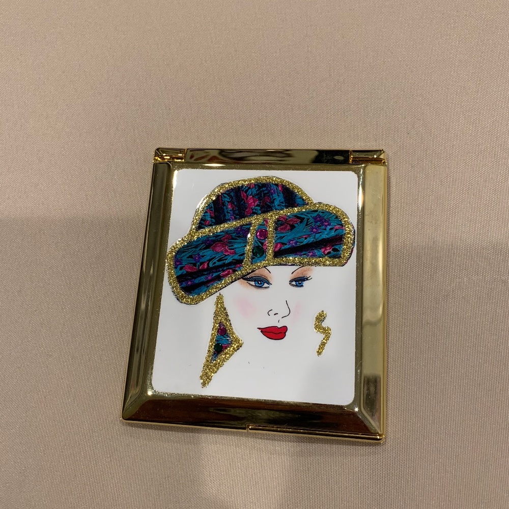 Shiny Goldtone Artsy Lady Compact Mirror 3 1/4” x 3 3/4”